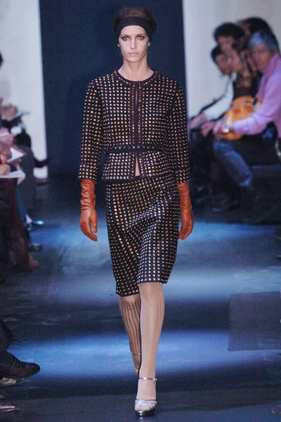 Look 15